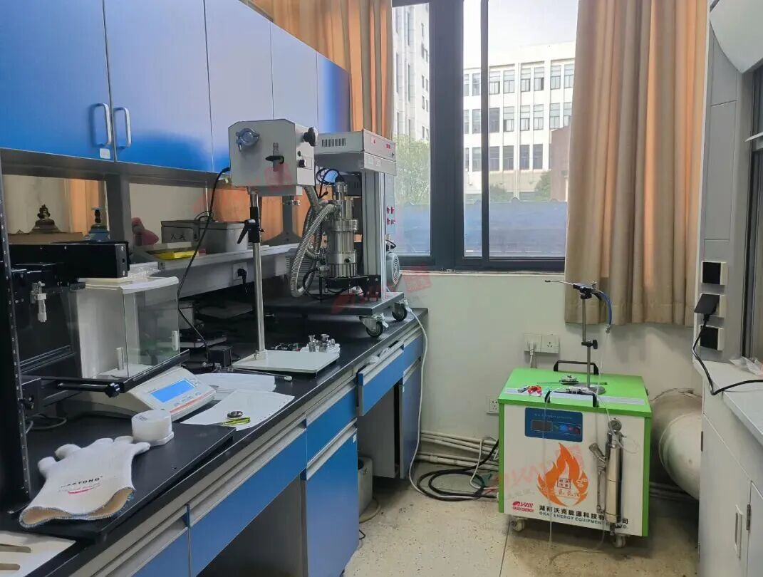 沃克能源真空封管機(jī)使用現(xiàn)場.jpg 沃克能源真空封管機(jī)使用現(xiàn)場.jpg